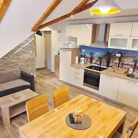 Attic Split Apartment Near City Centre 外观 照片
