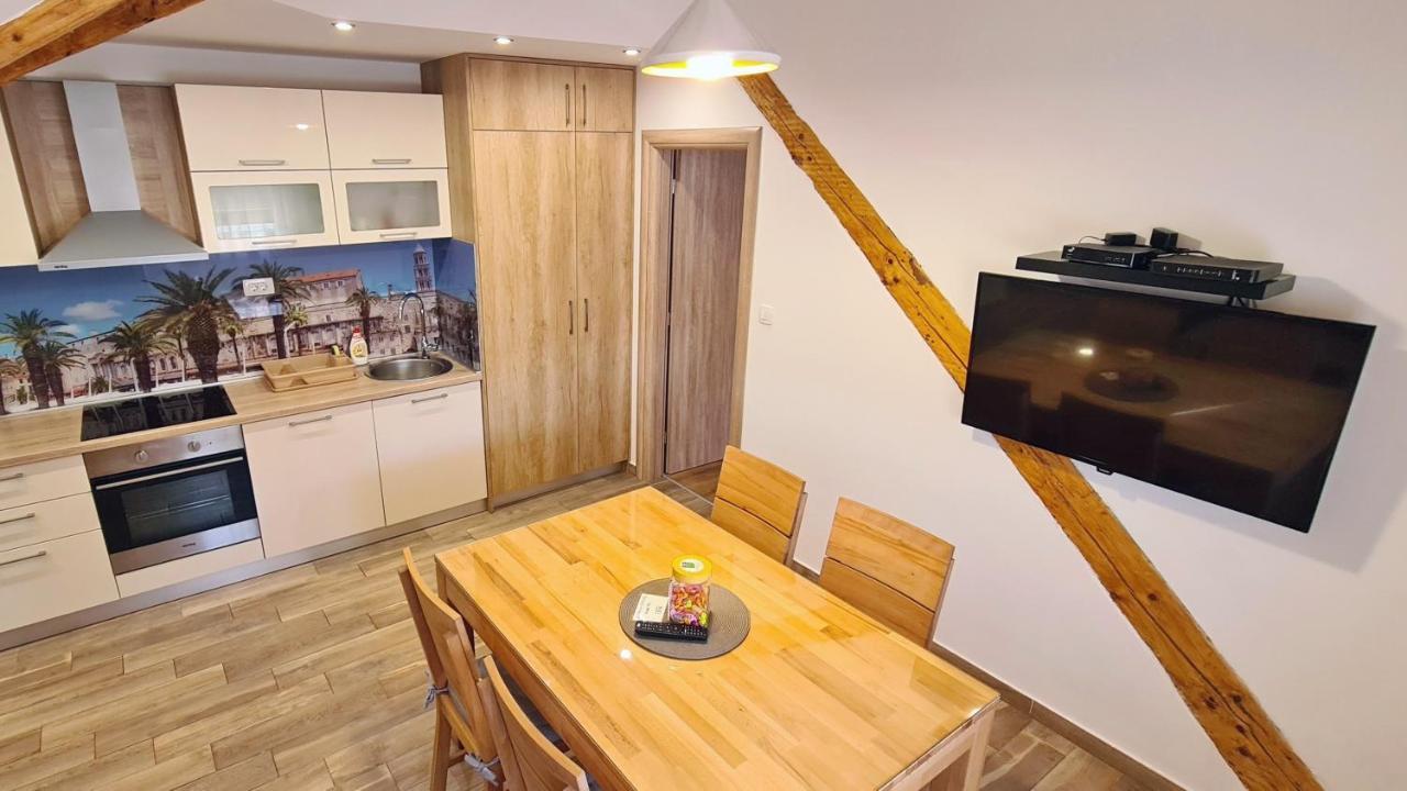 Attic Split Apartment Near City Centre 外观 照片