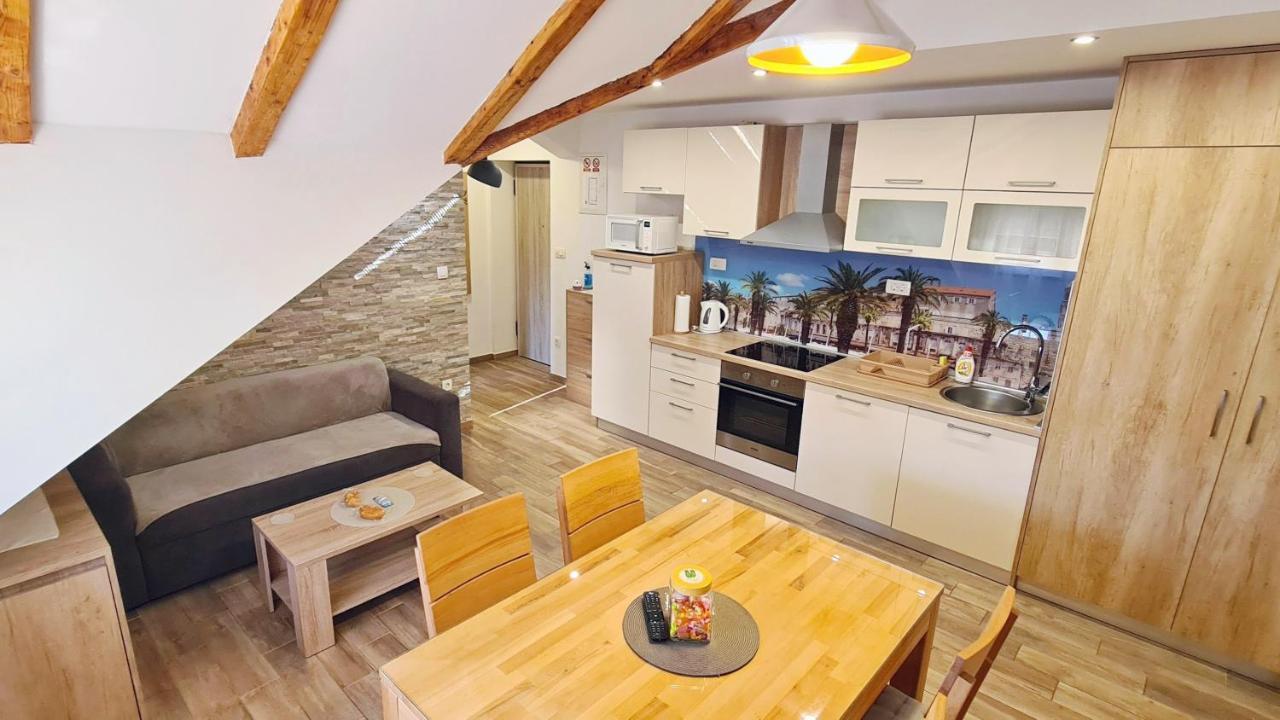 Attic Split Apartment Near City Centre 外观 照片