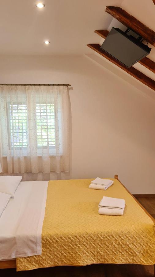 Attic Split Apartment Near City Centre 外观 照片