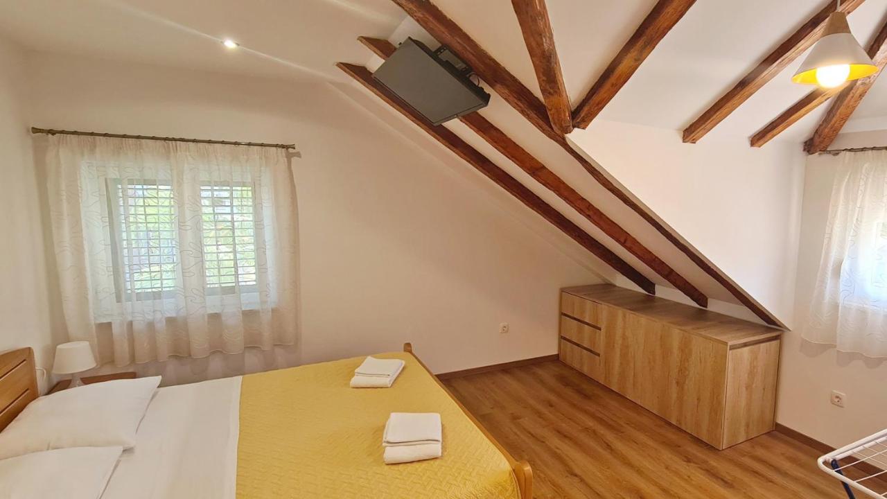 Attic Split Apartment Near City Centre 外观 照片